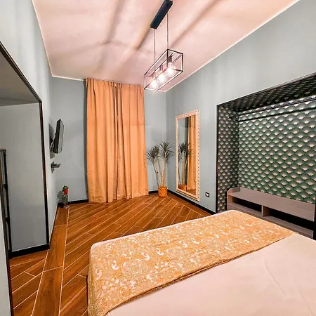 The Quarters * Naples