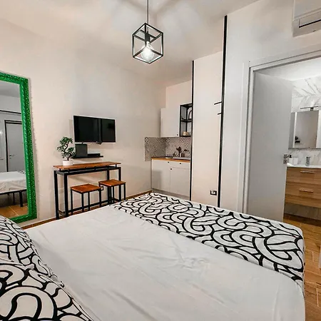 The Quarters * Naples